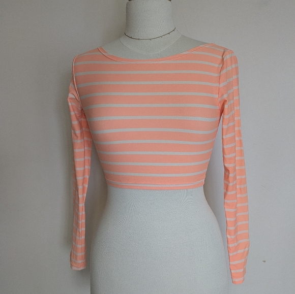 Quintsoul Crop Rashguard Size SMALL Peach Pink And White NWOT* - Picture 3 of 8